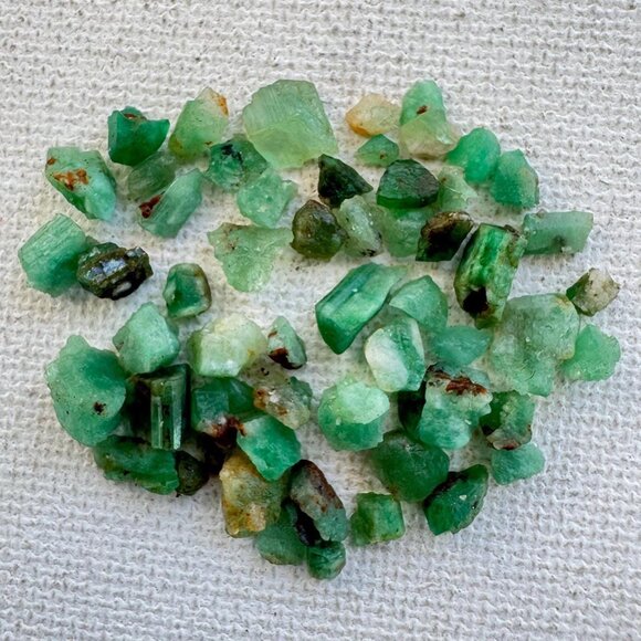 19 carats Emerald Crystals Lot #3 - Picture 1 of 7